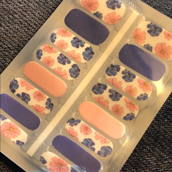 De’s Nails Other - LAST ONE 4 for $15 nail stickers!